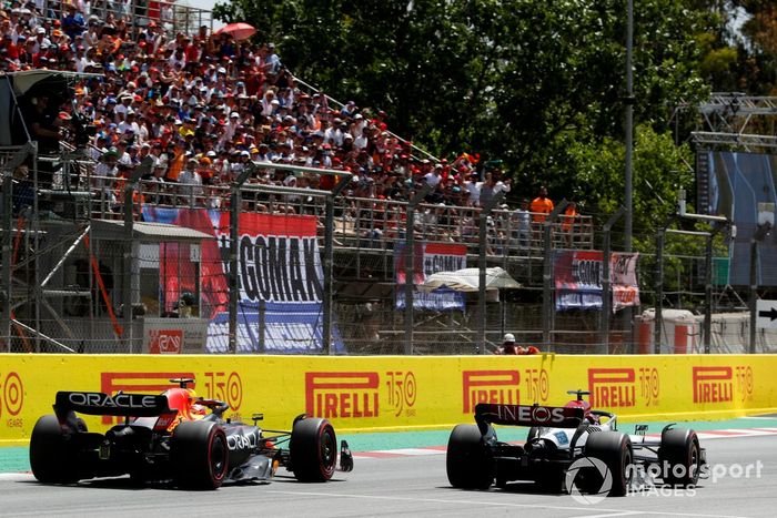 George Russell, Mercedes W13, Sergio Pérez, Red Bull Racing RB18 