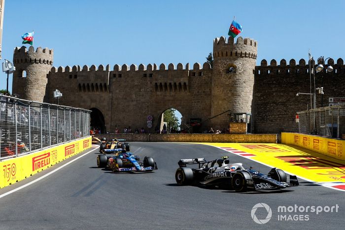 Yuki Tsunoda, AlphaTauri AT03, Fernando Alonso, Alpine A522