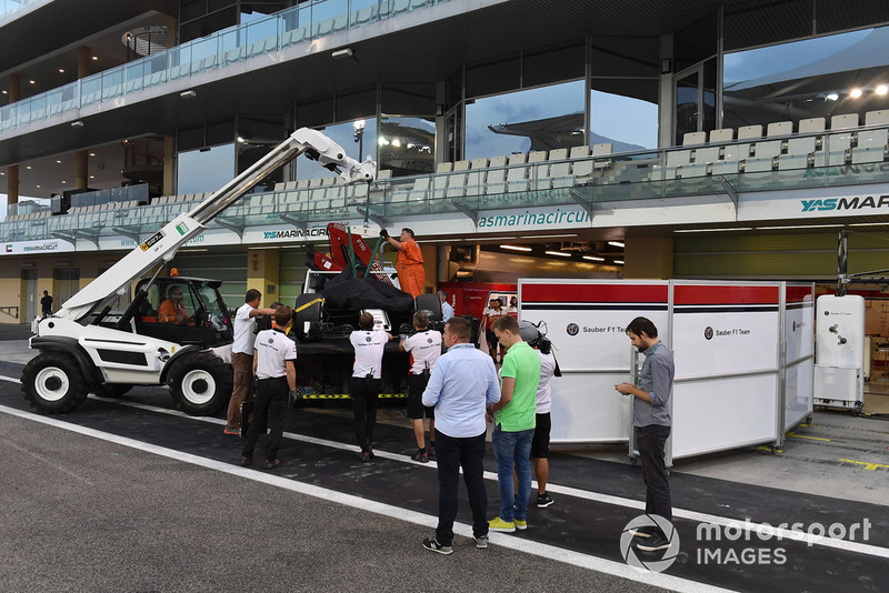 The car of Kimi Raikkonen, Sauber C37 is recovered to the pits