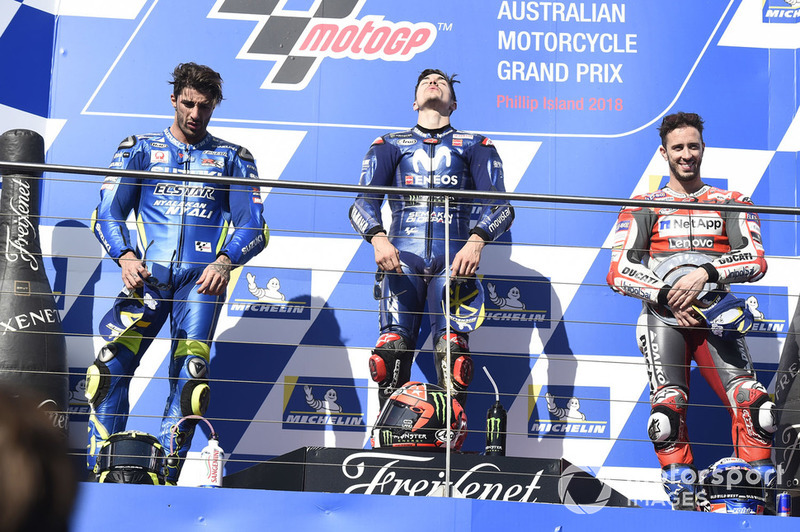 Подіум: друге місце Андреа Янноне, Team Suzuki MotoGP, переможець гонки Маверік Віньялес, Yamaha Factory Racing, третє місце Андреа Довіціозо, Ducati Team