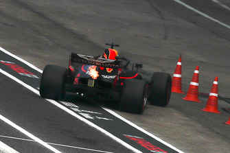 Daniel Ricciardo, Red Bull Racing RB14, Q2'de yolda kalıyor