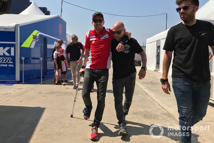 Jorge Lorenzo, Ducati Team lesionado tras la caída