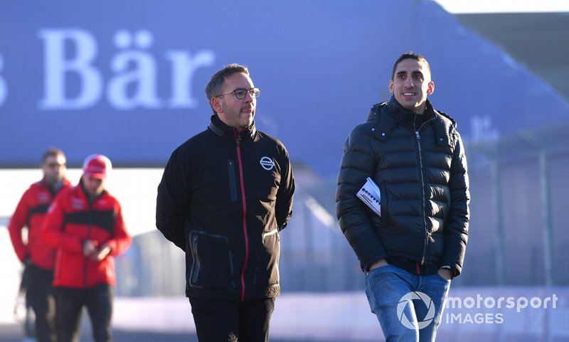 Sébastien Buemi, Nissan e.Dams, walks the track
