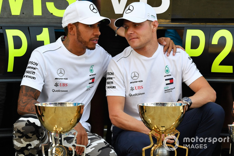 Ganador de la carrera Lewis Hamilton, Mercedes AMG F1 y Valtteri Bottas, Mercedes AMG F1