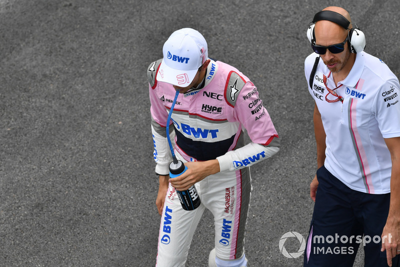 Esteban Ocon: “A luta tem que ser na pista, não fora dela. As emoções são assim, especialmente depois da corrida. Posso entender as emoções dele, você pode vir e falar, mas não devemos começar com violência com as mãos. Não é um comportamento de homens.”