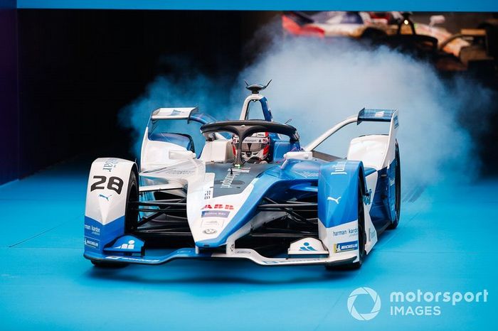 Ganador Antonio Félix da Costa, BMW I Andretti Motorsports, BMW iFE.18 se detiene en frente del podio