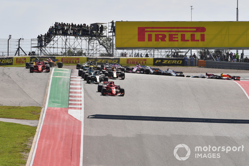 Kimi Raikkonen, Ferrari SF71H y Lewis Hamilton, Mercedes-AMG F1 W09