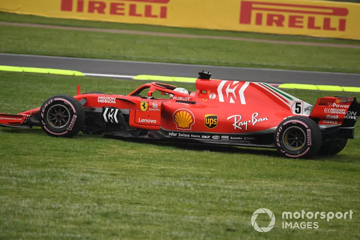 Sebastian Vettel, Ferrari SF71H se va de largo al césped 