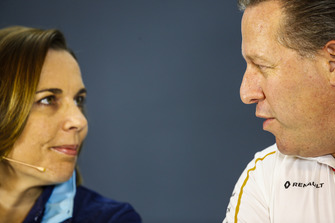 Claire Williams, Takım Patronu Vekili, Williams Racing, ve Zak Brown, Direktör, McLaren Racing, basın toplantısında