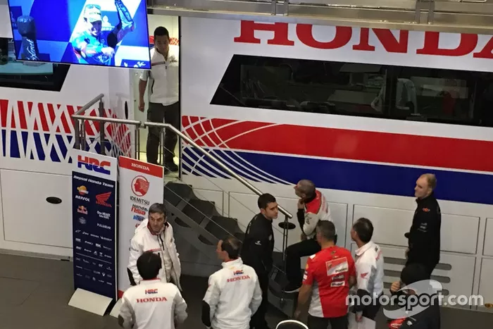 Reunión de miembros de HRC durante la llegada de Jorge Lorenzo a Honda