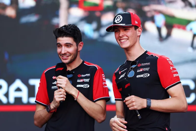Esteban Ocon, Haas F1 Team, Oliver Bearman, Haas F1 Team