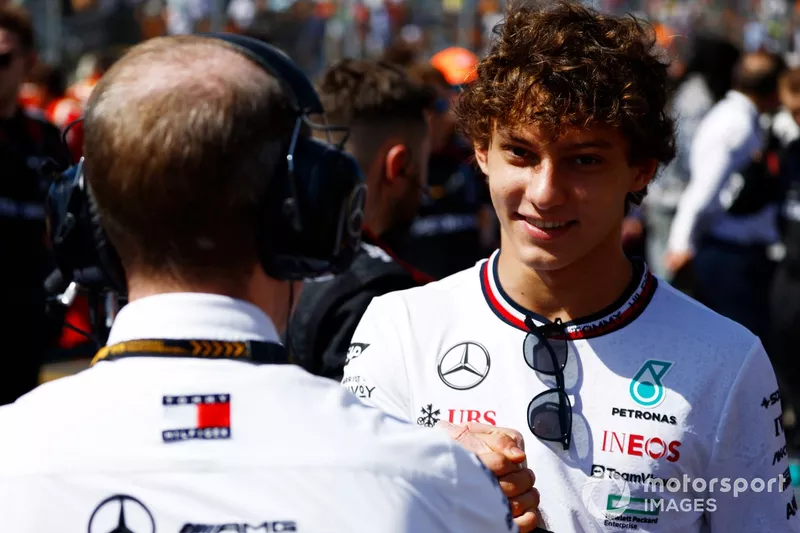 Andrea Kimi Antonelli, Mercedes-AMG F1 Team, on the grid 