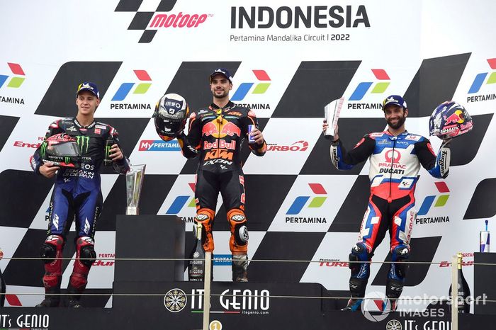 Podio: el ganador Miguel Oliveira, Red Bull KTM Factory Racing, el segundo Fabio Quartararo, Yamaha Factory Racing, el tercero Johann Zarco, Pramac Racing