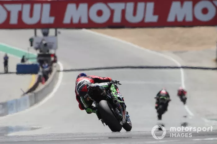Toprak Razgatlioglu, Turkish Puccetti Racing chases Jonathan Rea, Kawasaki Racing Team, Chaz Davies, Aruba.it Racing-Ducati Team