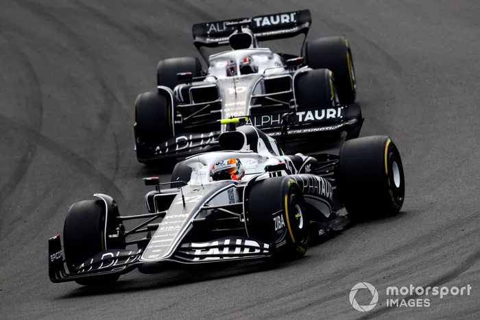 Yuki Tsunoda, AlphaTauri AT03, Pierre Gasly, AlphaTauri AT03