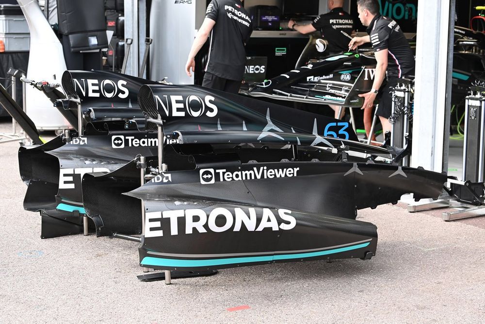 Las cubiertas del motor del Mercedes W14 