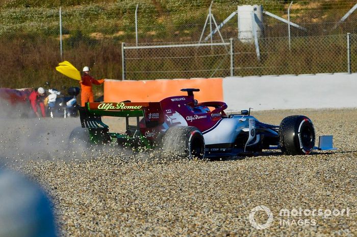 Kimi Raikkonen trompea con el Alfa Romeo Racing C38