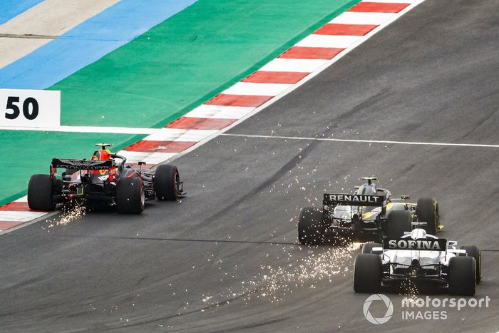 Alex Albon, Red Bull Racing RB16, Esteban Ocon, Renault F1 Team R.S.20, George Russell, Williams FW43