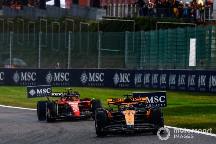 Oscar Piastri, McLaren MCL60, Carlos Sainz, Ferrari SF-23