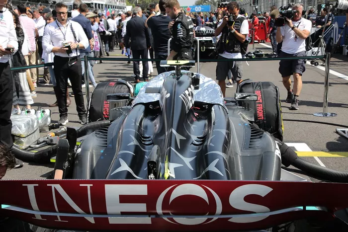 Mercedes W14 detalle