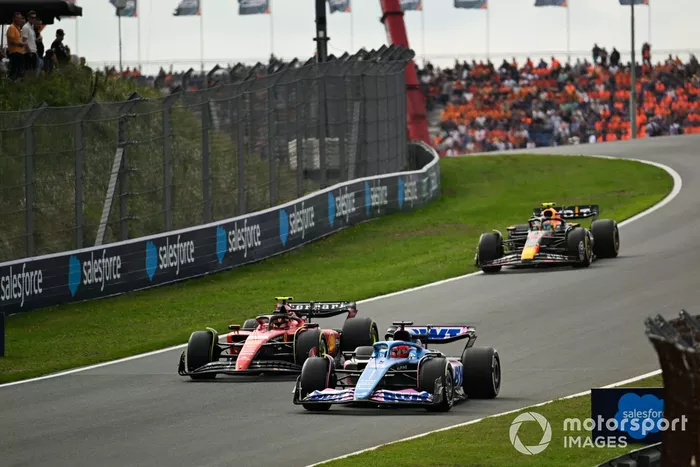 Esteban Ocon, Alpine A523, Carlos Sainz, Ferrari SF-23, Sergio Pérez, Red Bull Racing RB19.