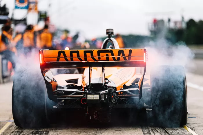 Arrow McLaren pit start