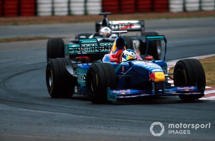 Jean Alesi, Sauber Petronas C17, David Coulthard, McLaren Mercedes MP4/13