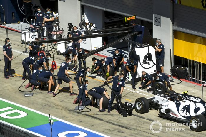 AlphaTauri practica los pitstops