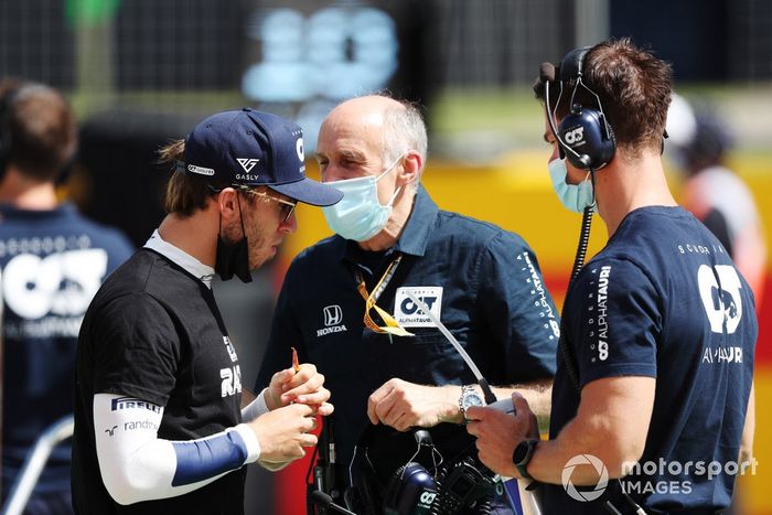 Pierre Gasly, AlphaTauri, y Franz Tost, Director de Equipo, AlphaTauri