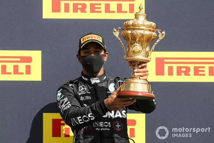 Podio: ganador de la carrera Lewis Hamilton, Mercedes-AMG F1