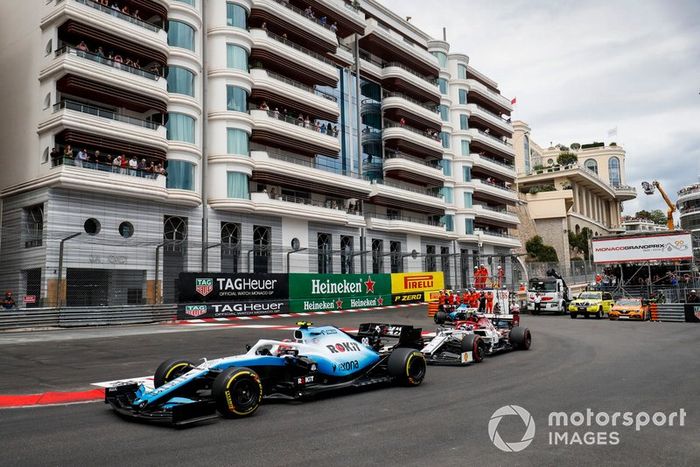 Robert Kubica, Williams FW42, Antonio Giovinazzi, Alfa Romeo Racing C38 y George Russell, Williams Racing FW42