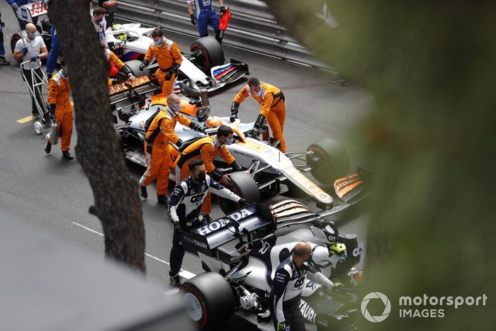 Daniel Ricciardo, McLaren MCL35M, Pierre Gasly, AlphaTauri AT02