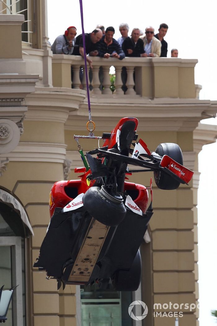 El coche de Fernando Alonso, Ferrari F10 tras su accidente en Mónaco 2010