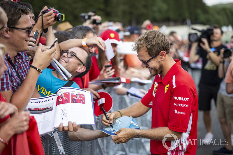 Sebastian Vettel, Ferrari signs autographs for the fans