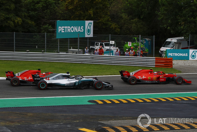 Kollision: Sebastian Vettel, Ferrari SF71H. Lewis Hamilton, Mercedes AMG F1 W09