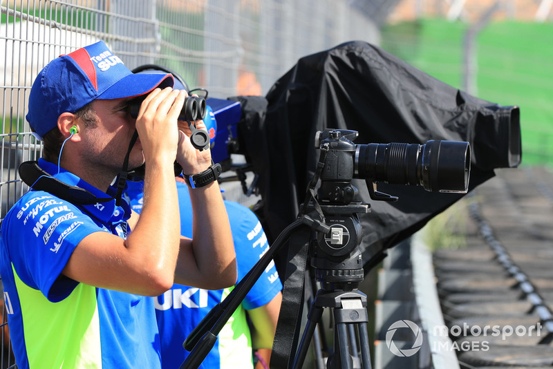 Suzuki video and camera technicians