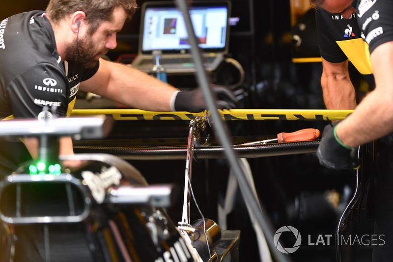 Заднє крило на боліді Ніко Хюлькенберга, Renault Sport F1 Team RS 18 із системою DRS