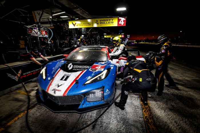 #4 Corvette Racing by Pratt Miller Motorsports Corvette Z06 GT3.R: Tommy Milner, Nicky Catsburg, Nico Varrone