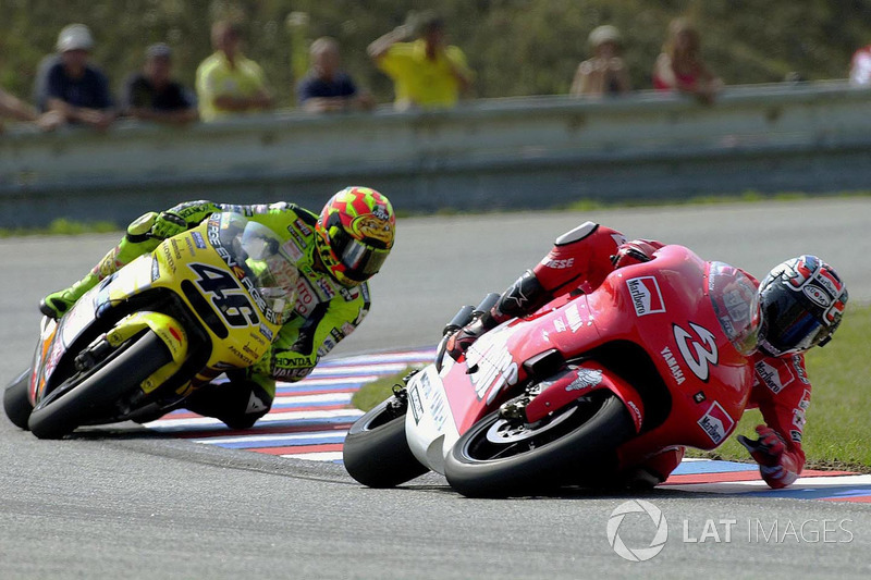 Max Biaggi, Yamaha, choca frente a Valentino Rossi, Honda