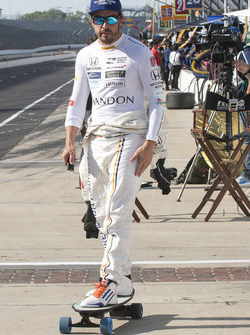 Fernando Alonso, Andretti Autosport Honda on a skateboard