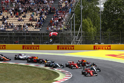 Sebastian Vettel, Ferrari SF70H, Lewis Hamilton, Mercedes AMG F1 W08, Valtteri Bottas, Mercedes AMG