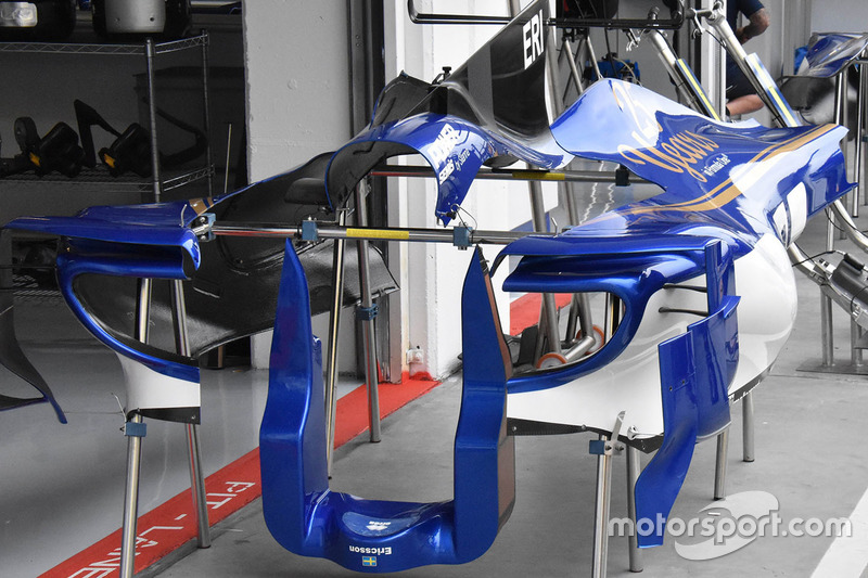 Sauber C36 koetswerk detail