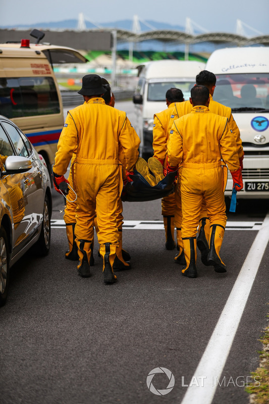 Medical team practice driver extraction