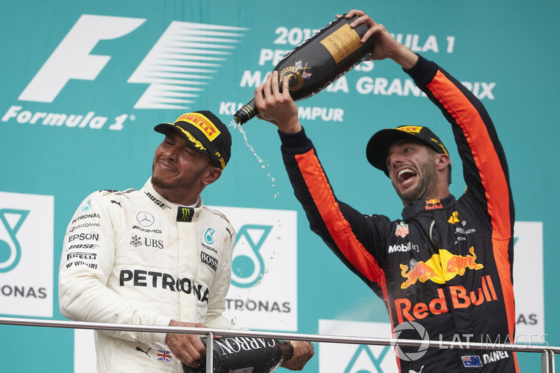 third place Daniel Ricciardo, Red Bull Racing, pours Champagne over second place Lewis Hamilton, Mercedes AMG F1