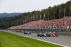 Lewis Hamilton, Mercedes AMG F1 W08, batalla con Sebastian Vettel, Ferrari SF70H, Valtteri Bottas, M