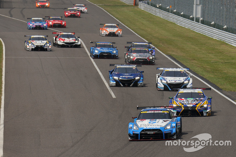 GT500 Start of the race action, #24 Kondo Racing Nissan GT-R Nismo GT3: Daiki Sasaki, Joao Paulo de Oliveira lead