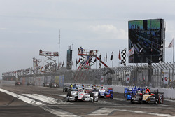 Will Power, Team Penske Chevrolet lidera el grupo en una vuelta al inicio