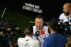 Zak Brown, McLaren Director Ejecutivo habla con los medios de comunicación