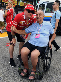 Kimi Raikkonen, Ferrari and fan