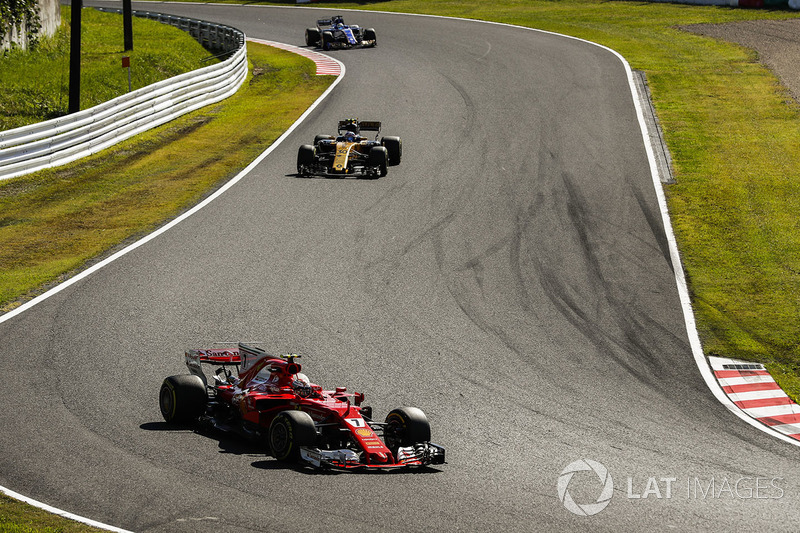 Sebastian Vettel, Ferrari SF70H, Jolyon Palmer, Renault Sport F1 Team RS17